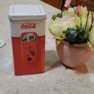Vintage tin can "coke machine"